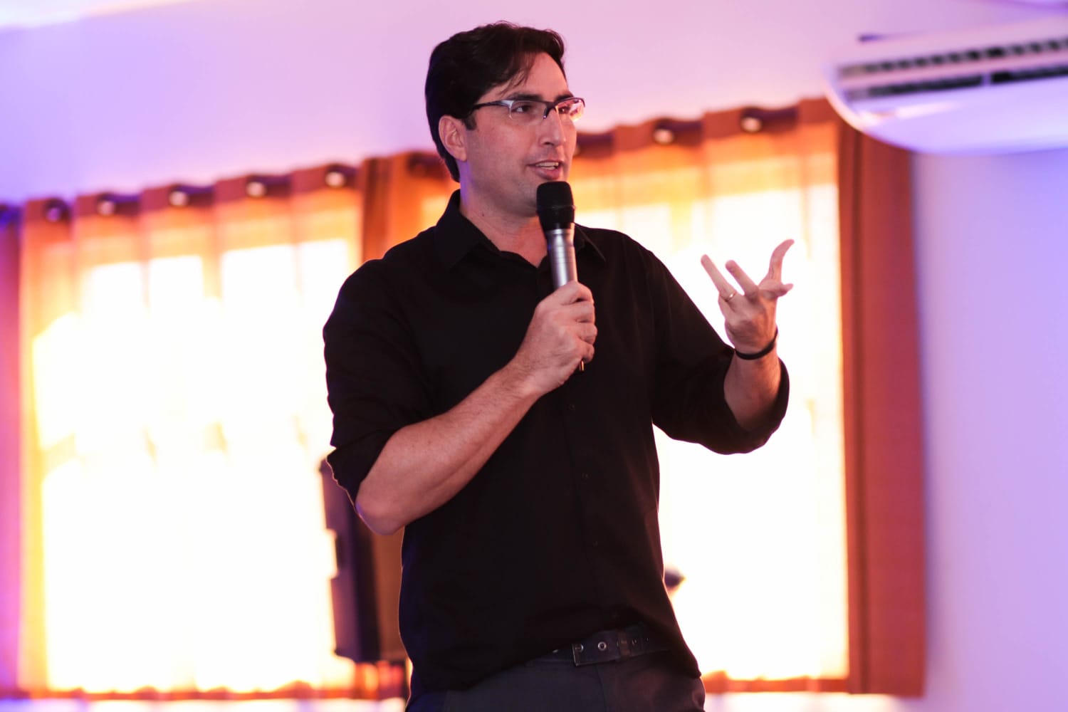 Rodrigo Damaceno - Especialista em Inteligência Emocional
